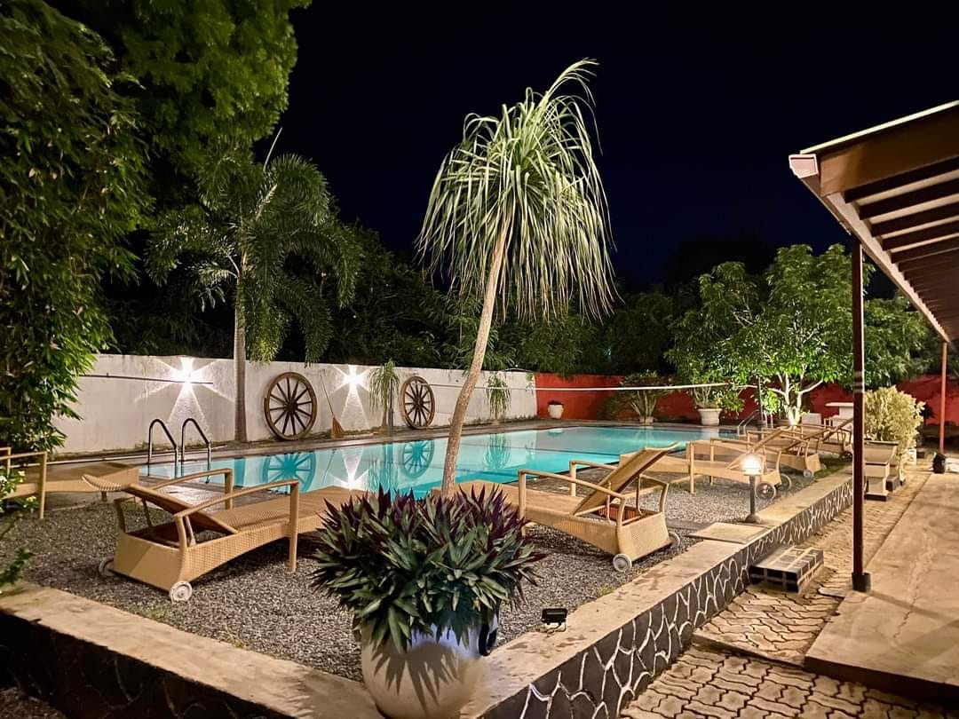 Saman Resort Yala pool at night